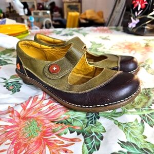 Vintage Art Brand Olive and Brown Mary Jane Shoes